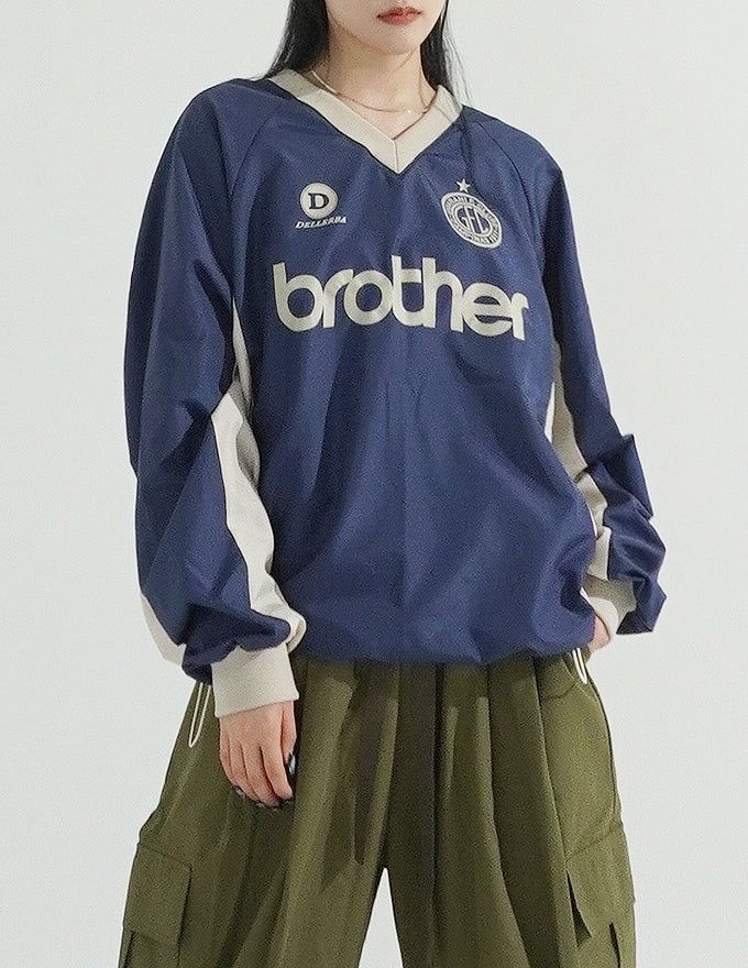 Sporty V-neck Windbreak Pullover