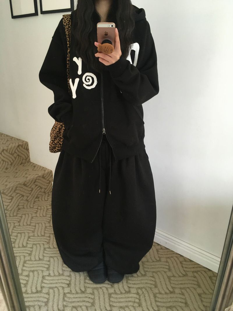 Fleece-lined sweatpants