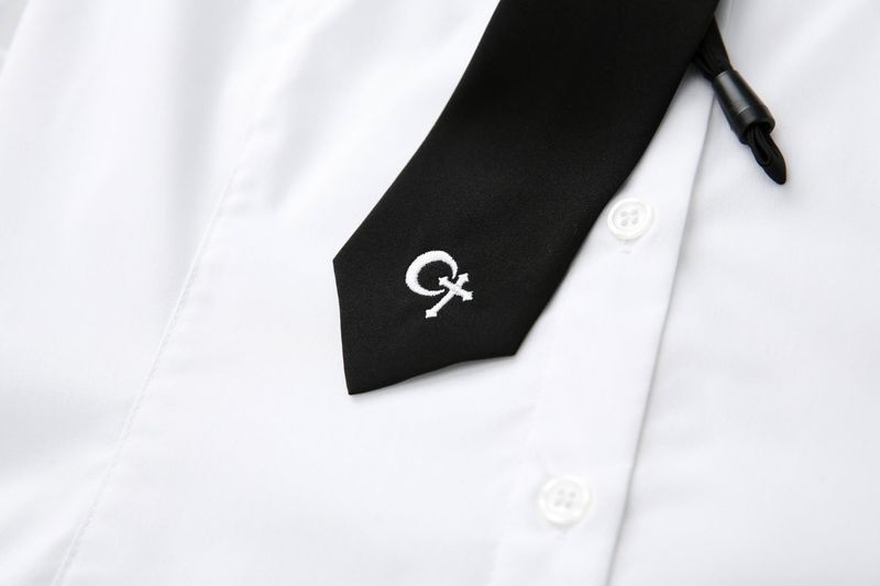 0 1 CT logo necktie shirt