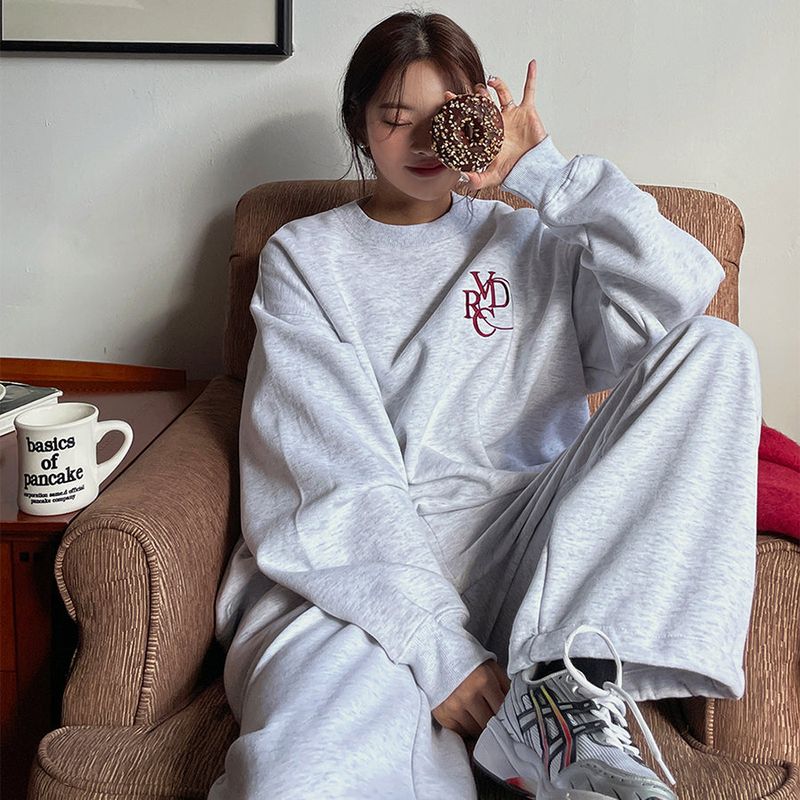 ULAN（ユレン）の「(UNISEX)タウン刺繍ロゴMTM（Tops）」