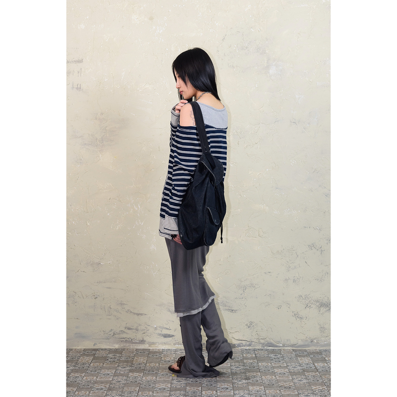 OVERLOCKED OFF-SHOULDER T-SHIRT: ST.NAVY