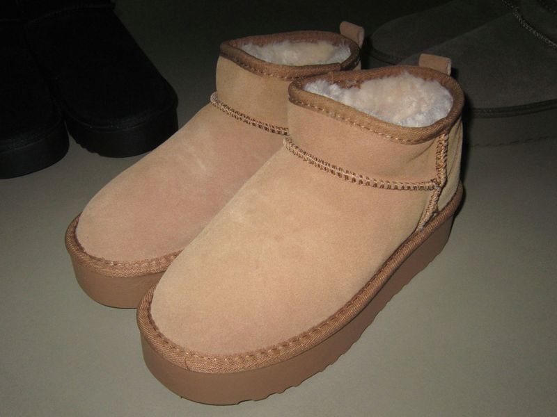 Short UGG