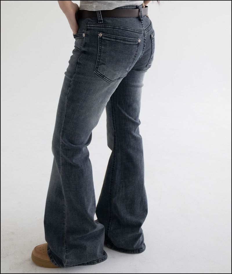 Dow span boots cut denim pants