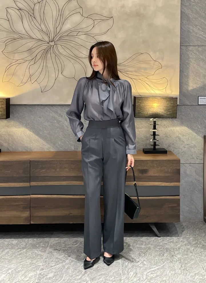 Desha Ruffle Tie Puff Blouse