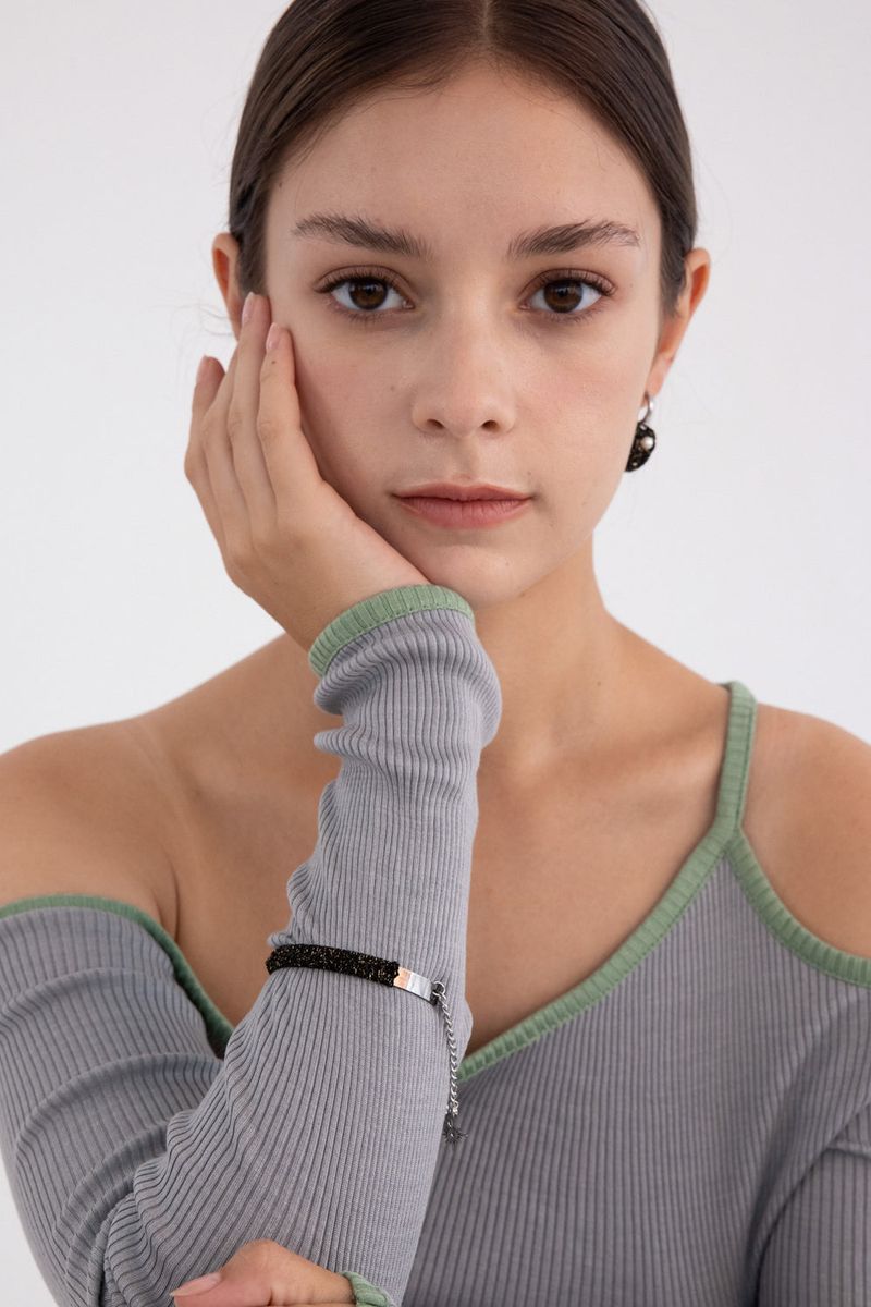 Knitting with drop chain bangle bracelet (Black)