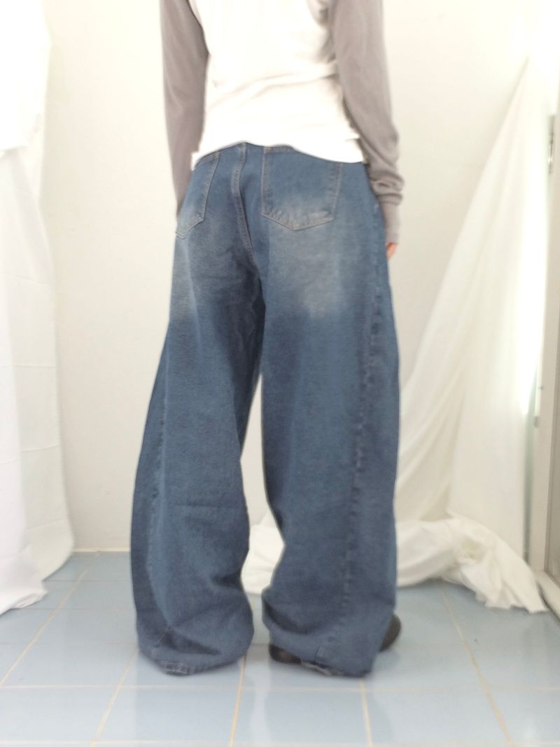 Curved incision balloon pants