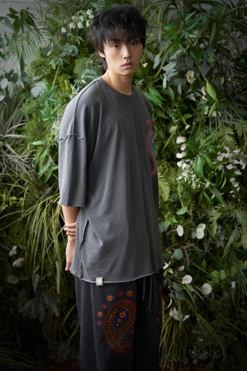  PAISLEY PRT. CUT-OUT 1/2 TEE (Charcoal)
