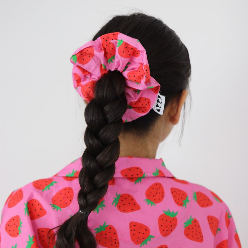 strawberry hair scrunch