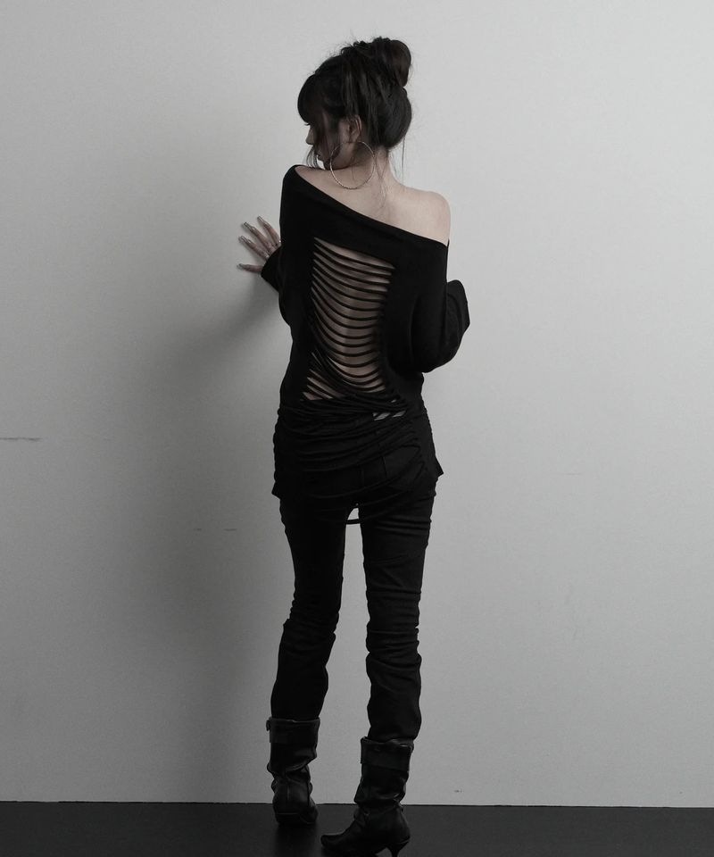 [label] back damage off-shoulder top (black)