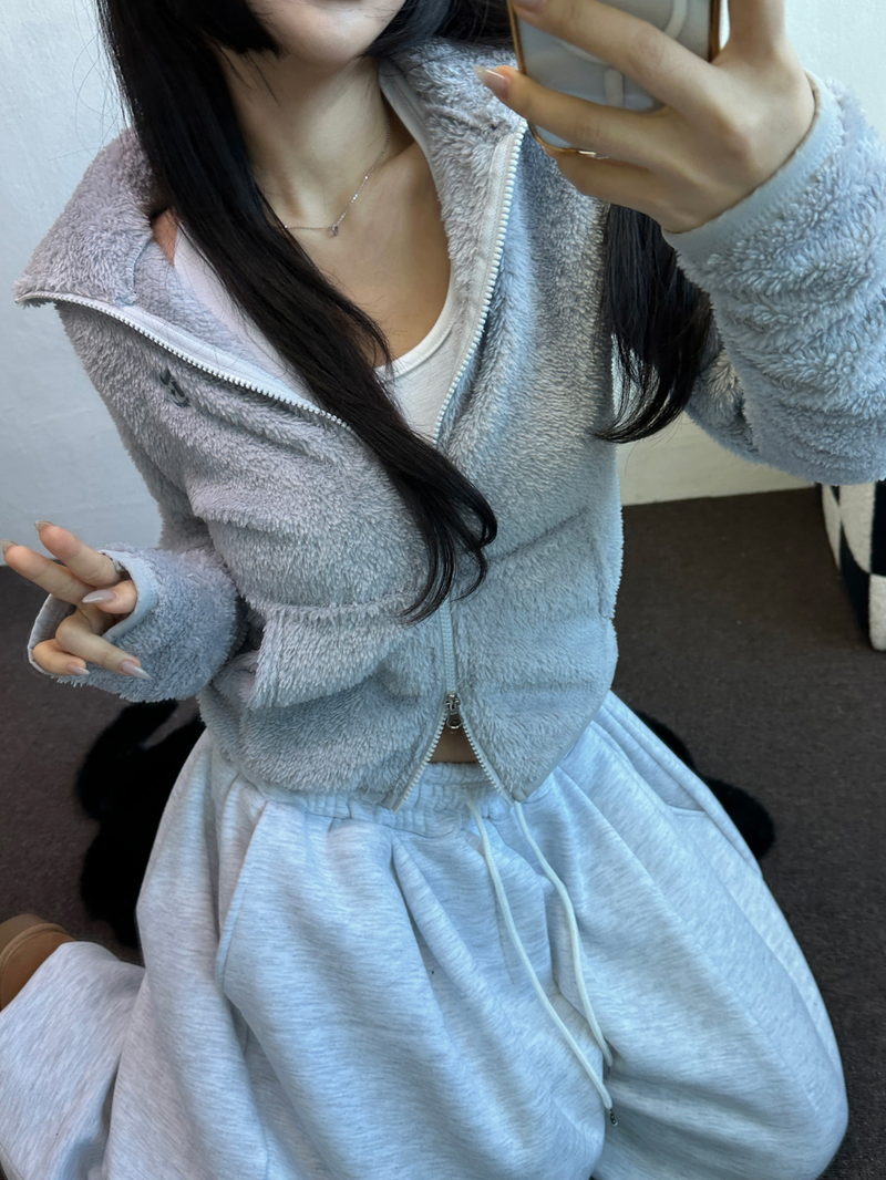 CCORTTI（コルッティ）の「シープファーフリースクロッペンハーフポロネックジップアップ 🧸🩶🤍🖤🩵4カラー（ジャケット/アウター）」