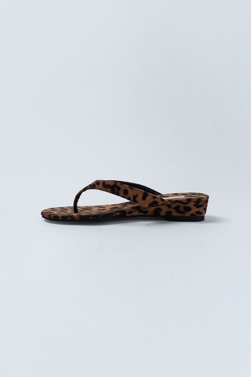 Simple flip-flop_leopard