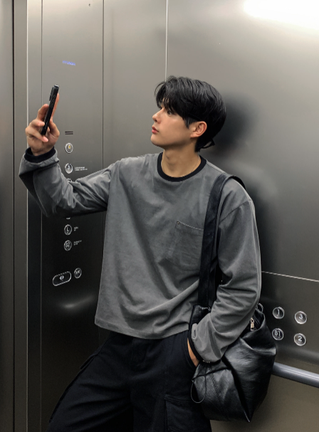 LOOKPLE（ルックプル）の「アーロンクロッピードピグメントリベットリンガーロングスリーブ（トップス）」