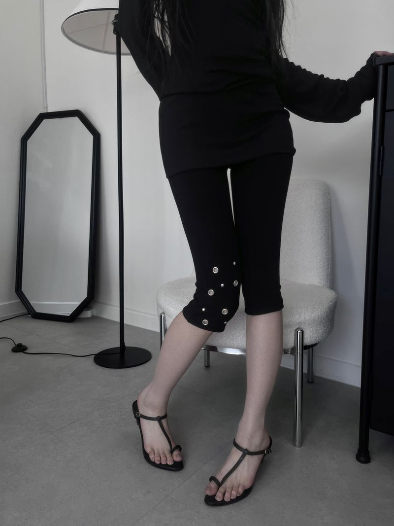 eyelet stud capri leggings (2color)