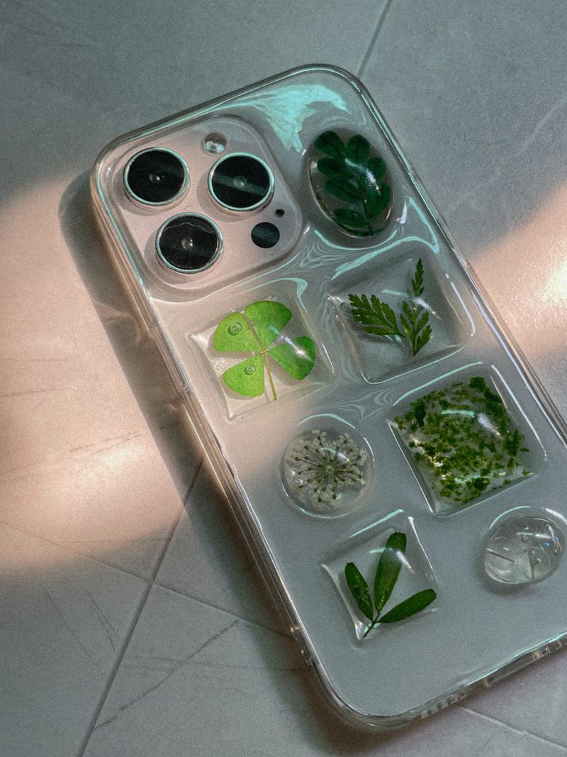  [made] Plant Book Clover Leaf Phone Case