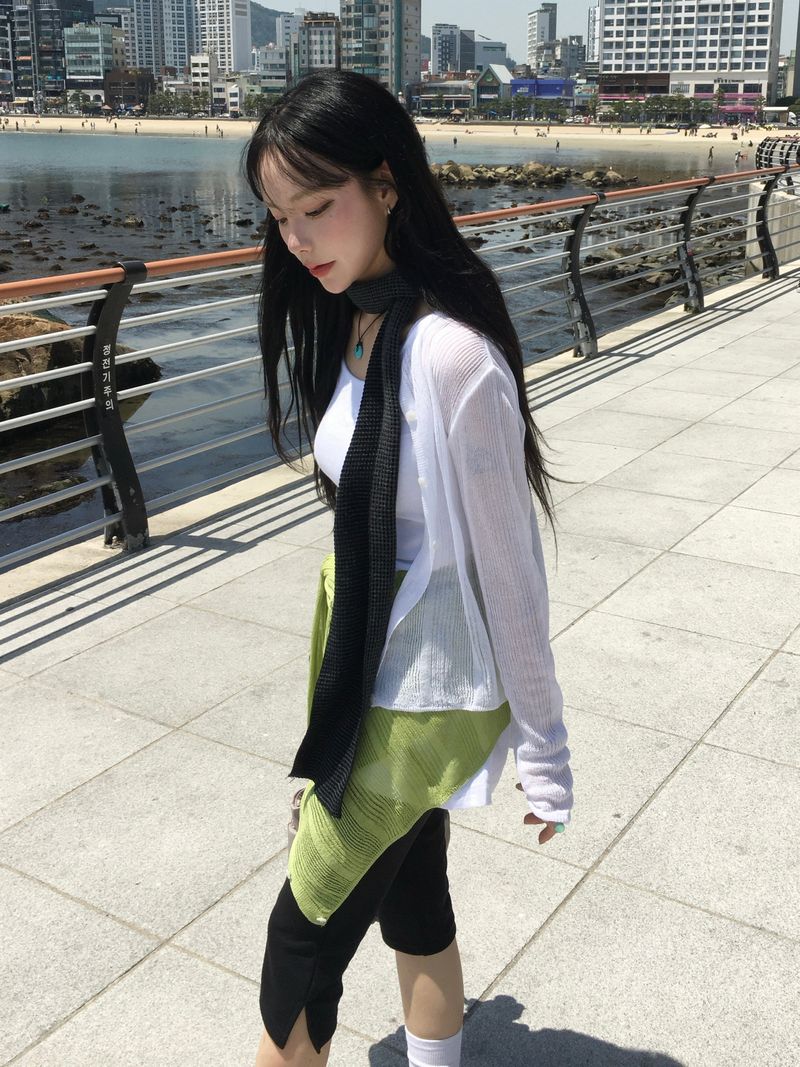 Leaf Slit Capri Pants (1c)