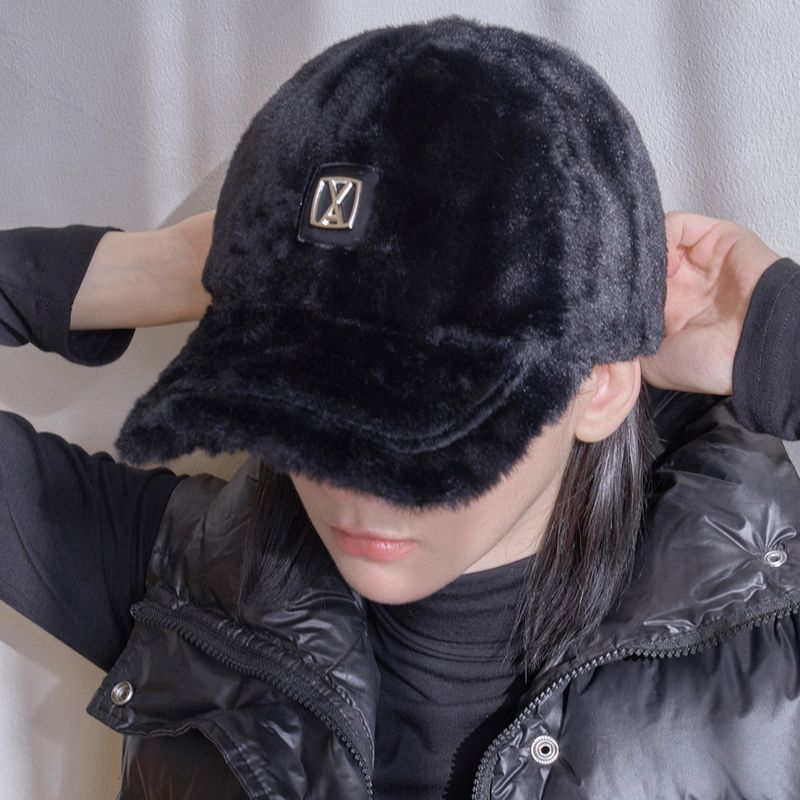 VA Square Stud Fur Ball Cap / Black