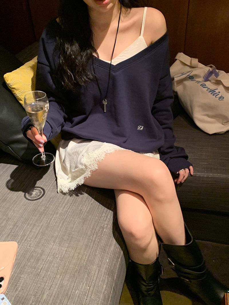 [MADE] TA DEEP V-NECK SWEATSHIRT
