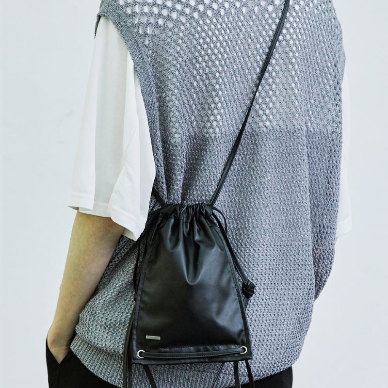 S SY（エスエスワイ）の「carbon touch sacoshe mini bag black（Bags）」