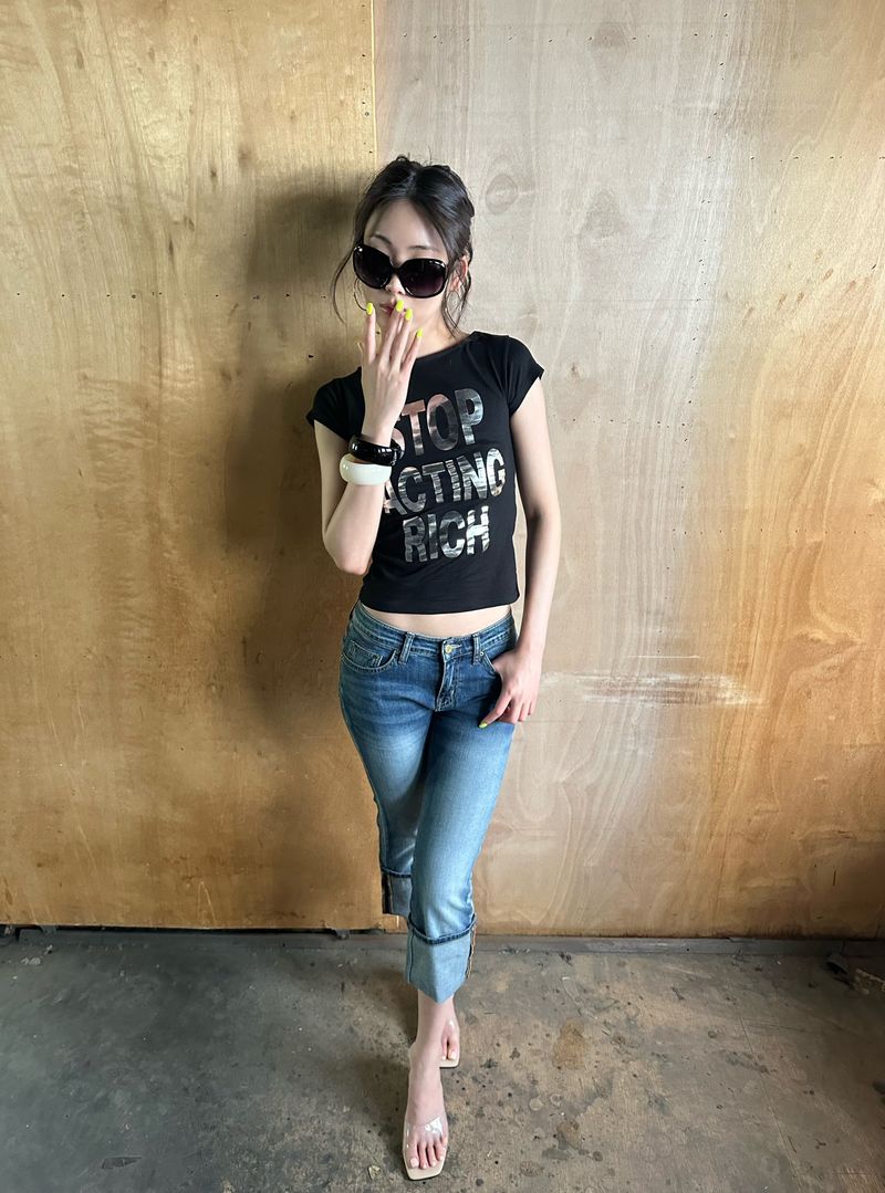 silver lettering tee
