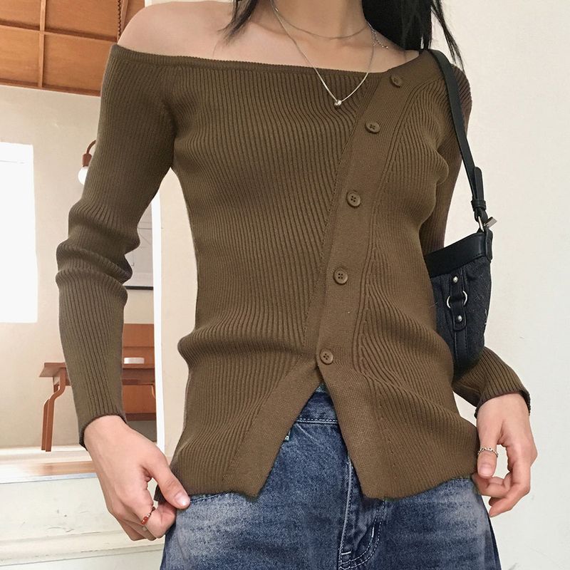 Medik one-shoulder slit button long-sleeved knit