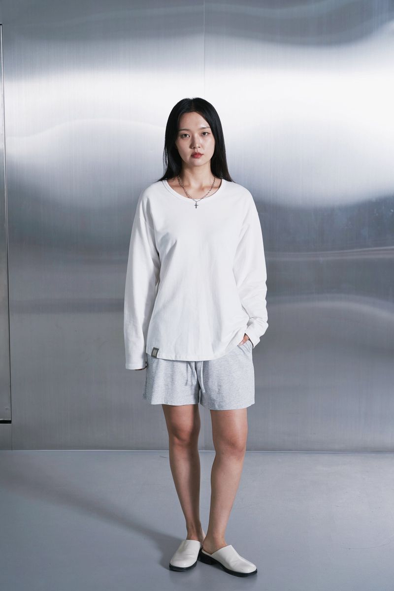 ESSENTIAL PLEAT U-NECK TEE (Off-White)
