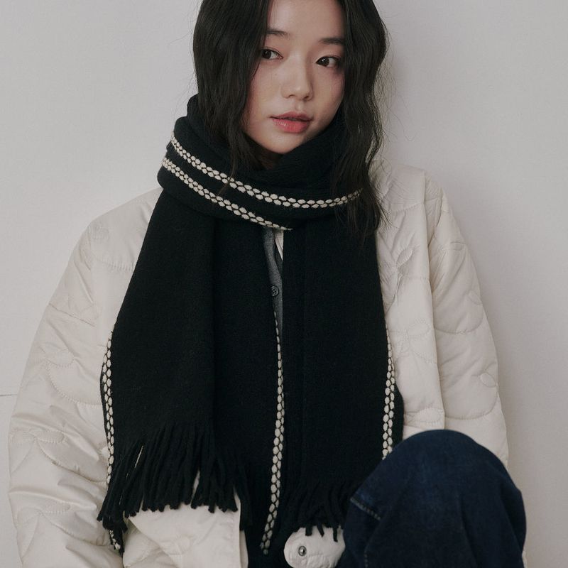 ALLINCOMPLETE（オールインコンプリート）の「FootPrint Knit Muffler (Black)（Fashion Accessories）」