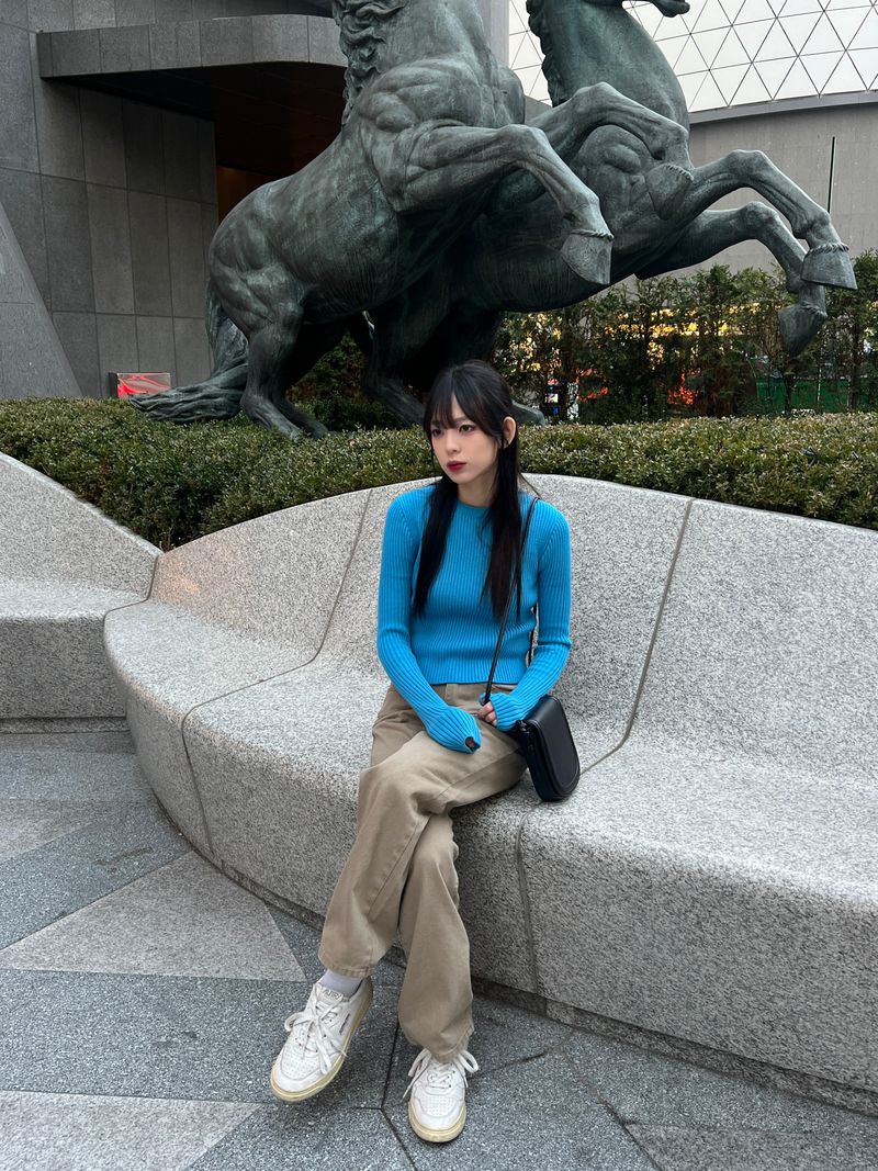 Recommend color semi-wide pants