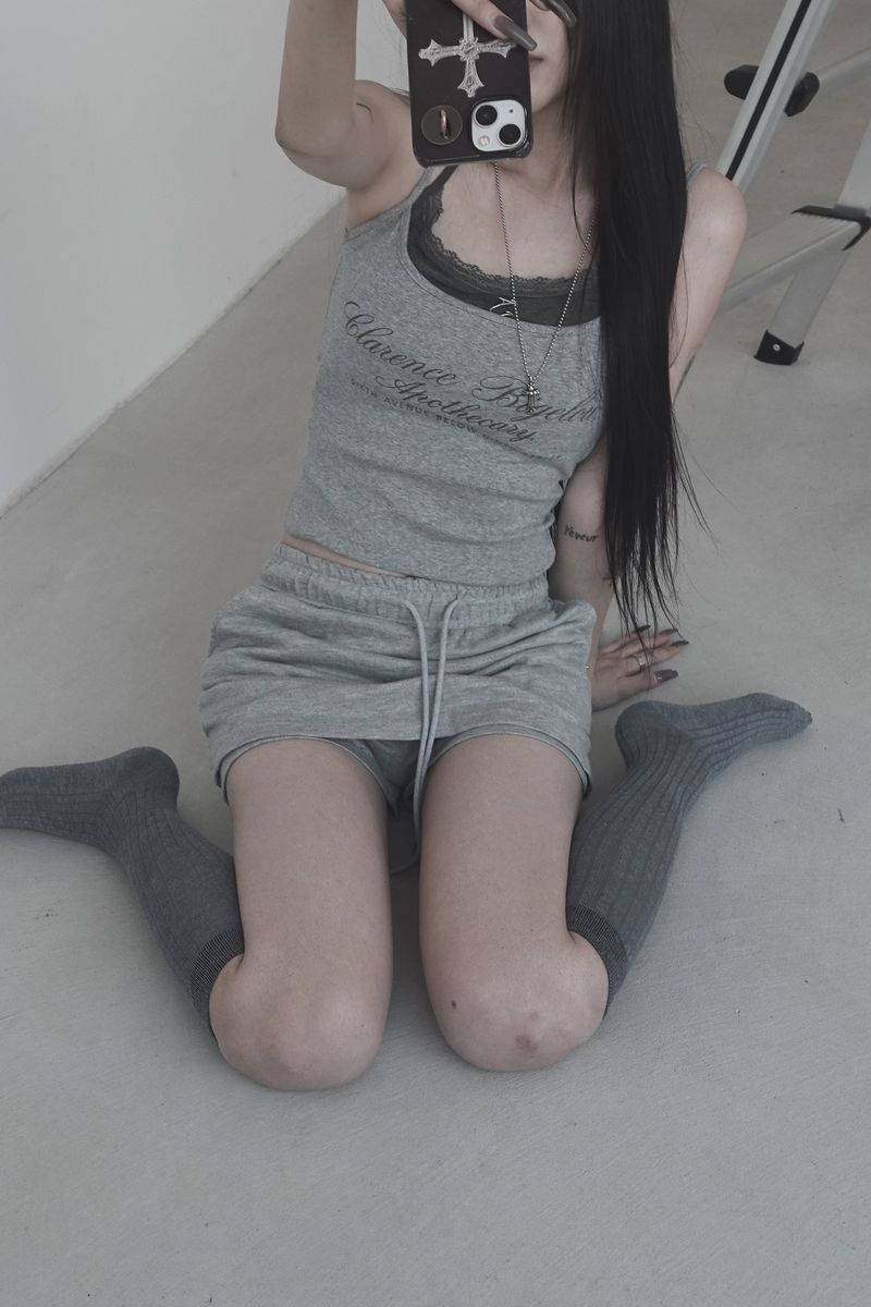URBAN UNIQUE（アーバンユニーク）の「elf Lettering layered sleeveless (2color)（Tops）」