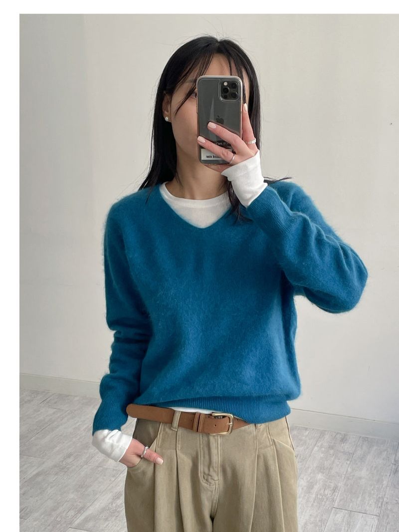 INCHANT ME(インチャントミー)の「Raccoon V-neck loose-fit knit(Tops)」