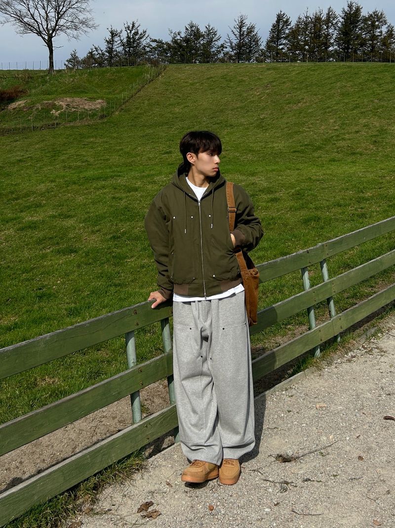 WET DOUBLE KNEE RIVET SWEAT PANTS