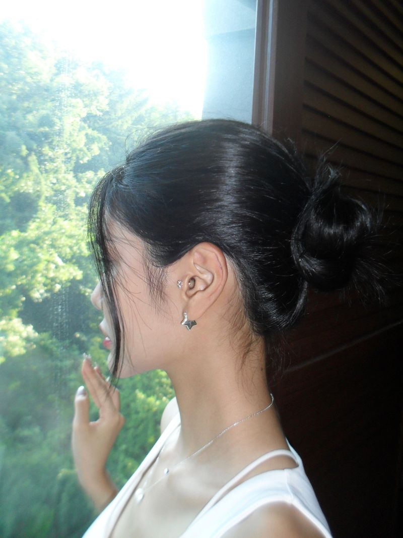 METALIC STAR POCKET EARRINGS