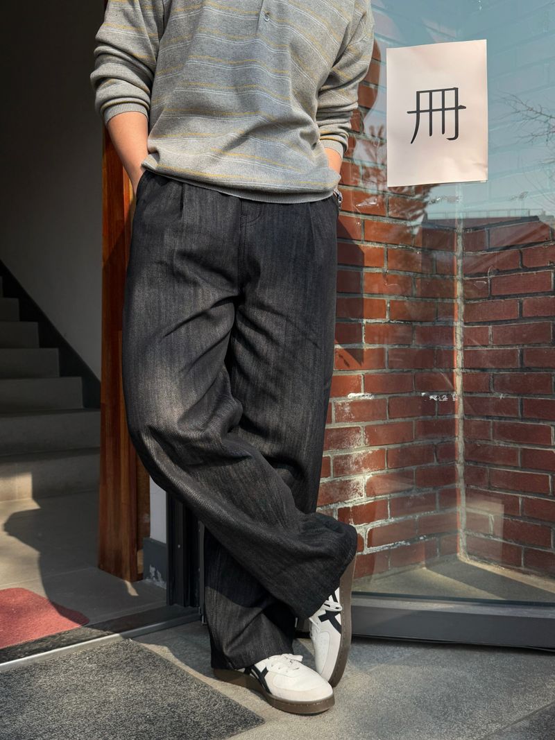Long wide raw denim one-tuck pants
