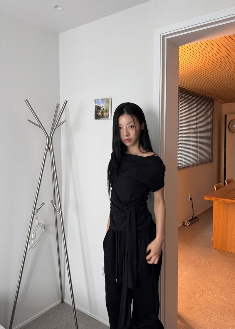 COWL DRAPE TIE TOP