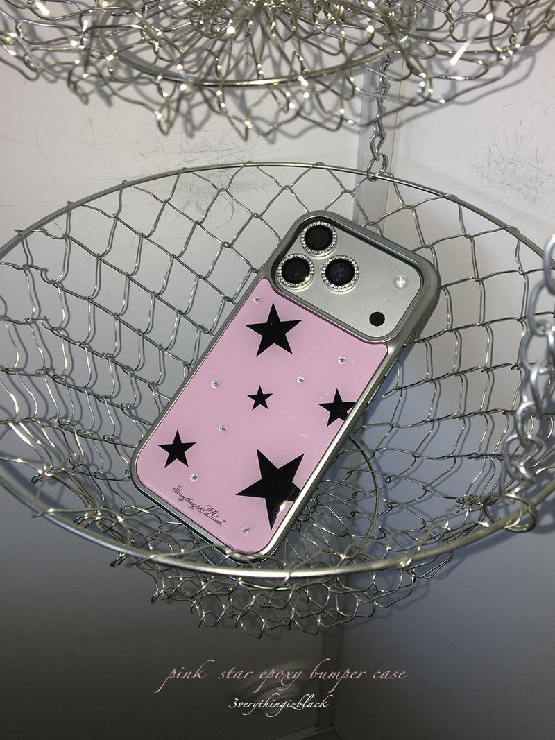 3verythingizblack（エブリティンイズブラック）の「ピンク スター エポキシ バンパー ケース（スマホグッズ/小物）」