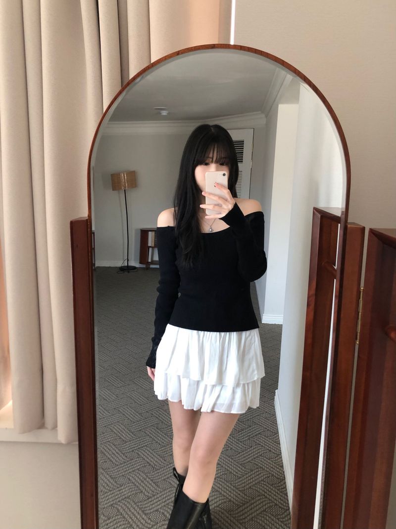 Halter Off-Shoulder Knitwear (2 colors)