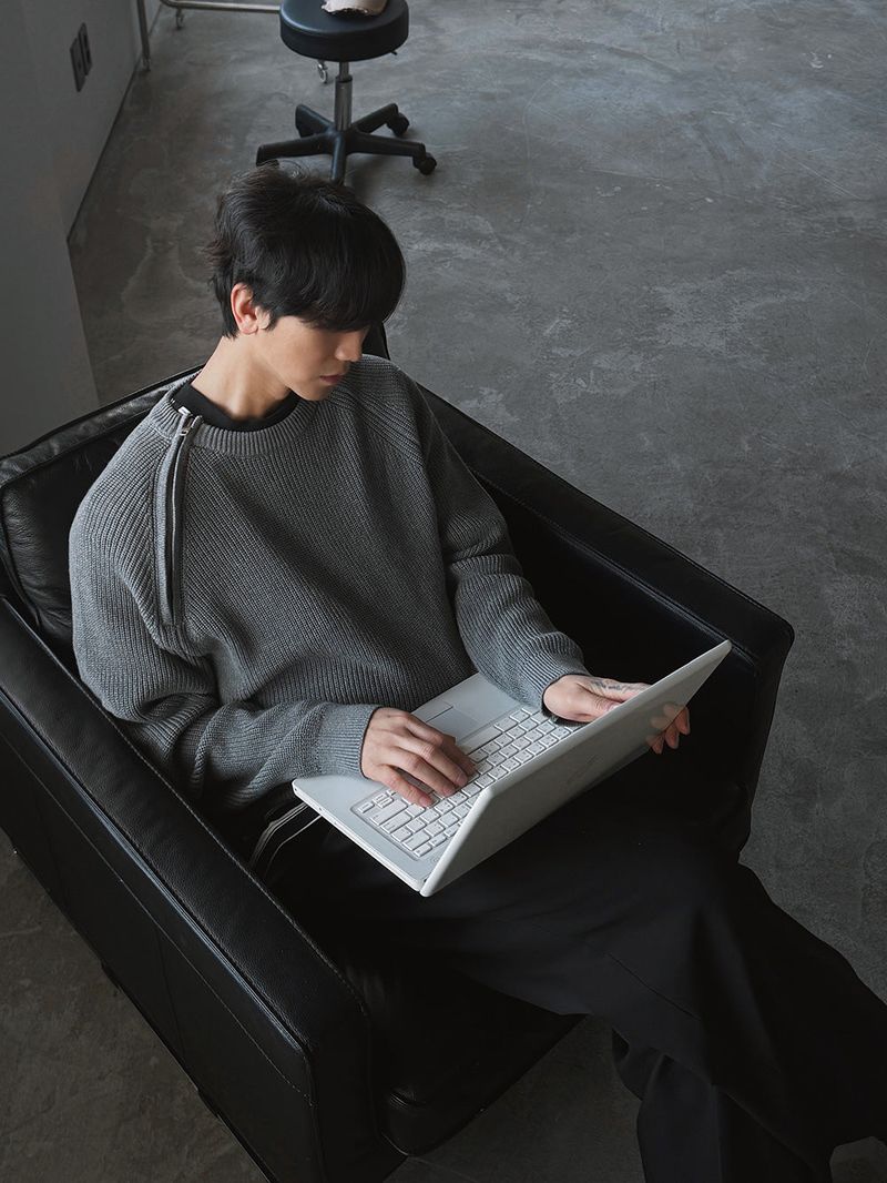 ASCLO（エジュクロ）の「[A-K9916] ショルダージッパーハチニット (3色)（Tops）」
