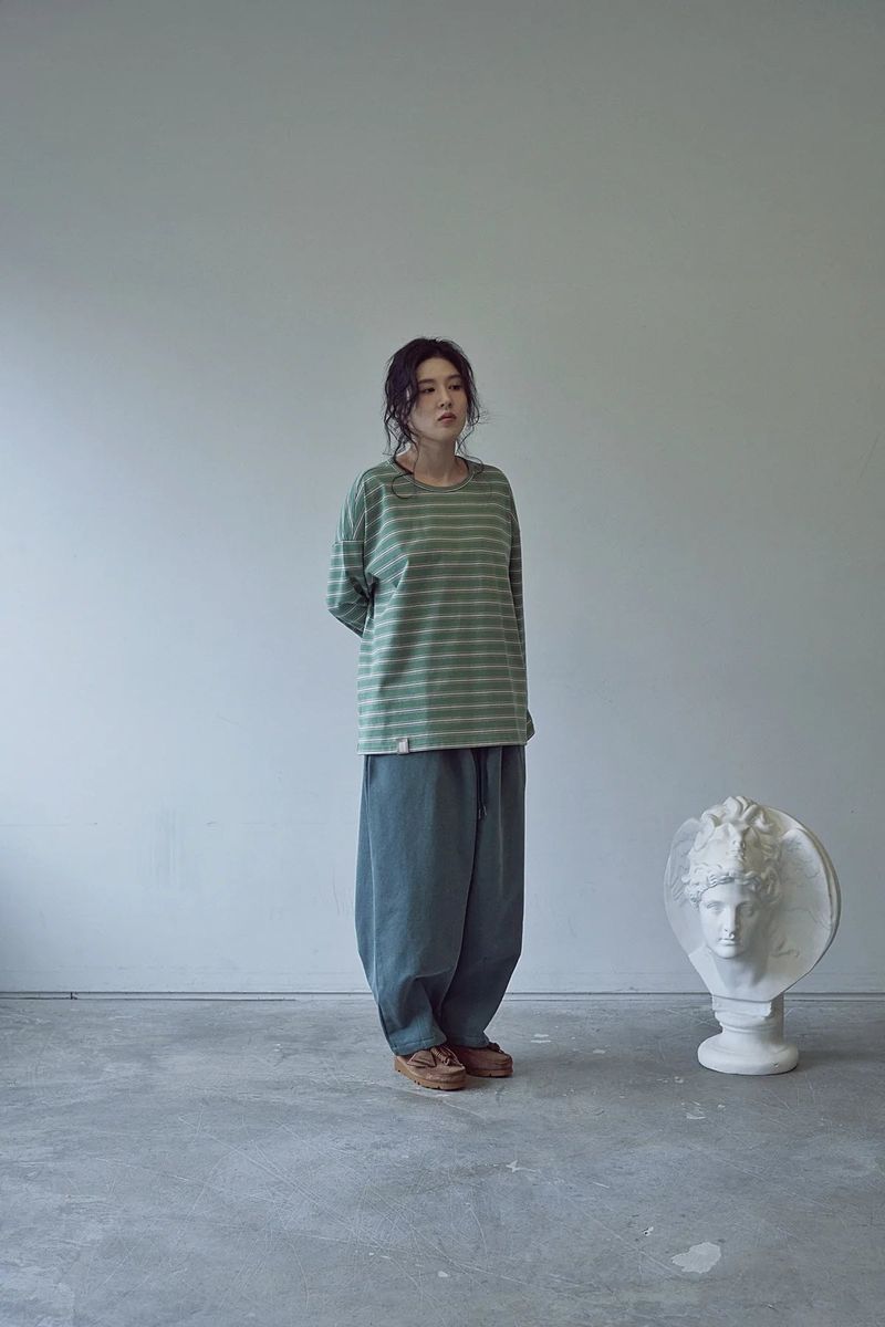 STRIPE BINDING-NECK BOX TEE (Sage Green)