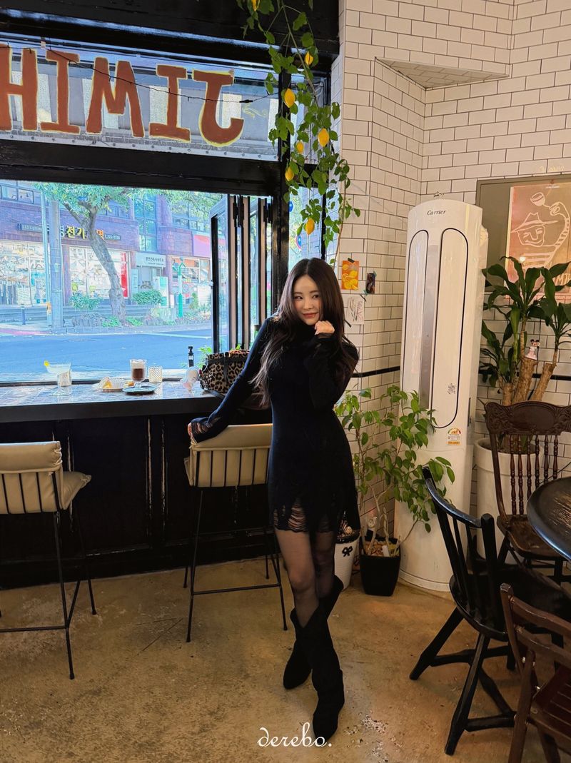 lip-mood black half-turtleneck dress