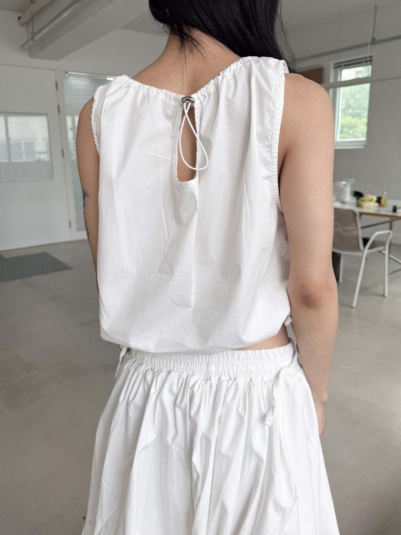 STRING SLEEVELESS BLOUSE