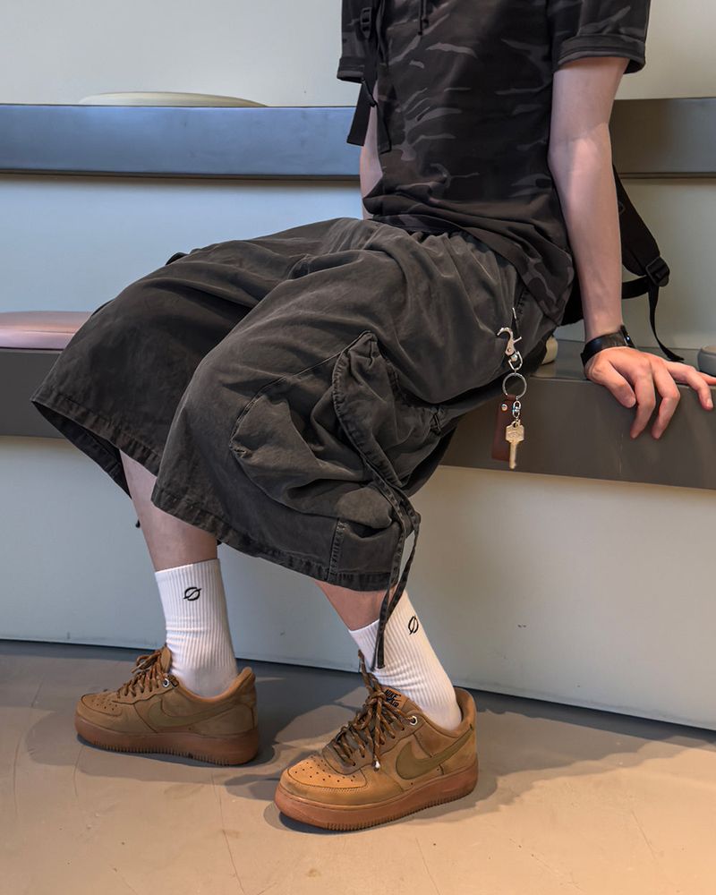 DROON Pigment Strap Cargo Bermuda