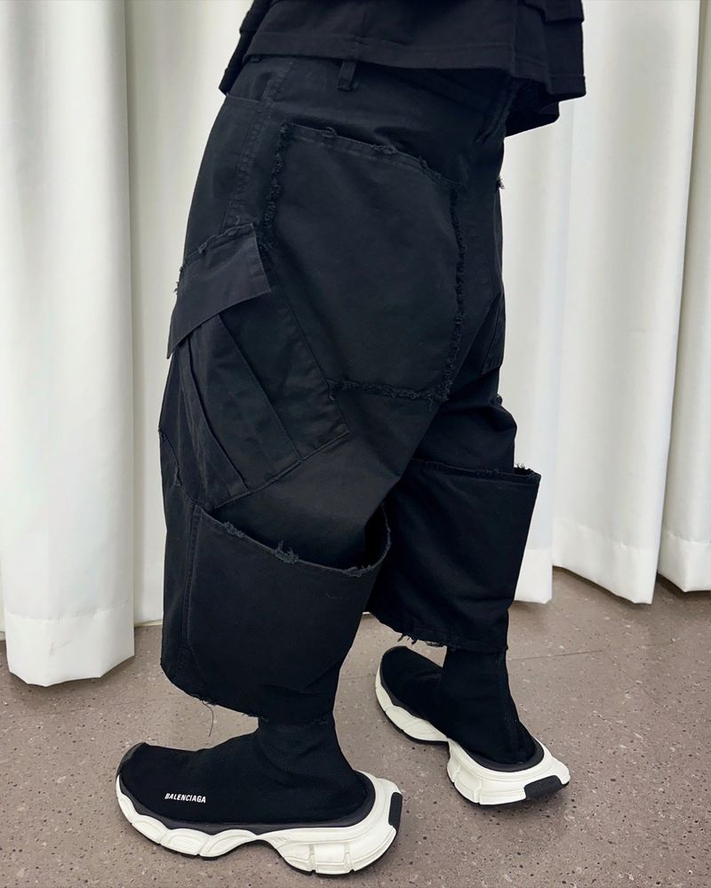 VTG BACK BOOTS CARGO SHORTS_BLACK