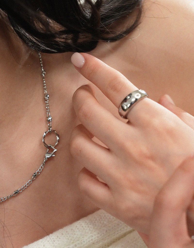 Amour Loop Necklace