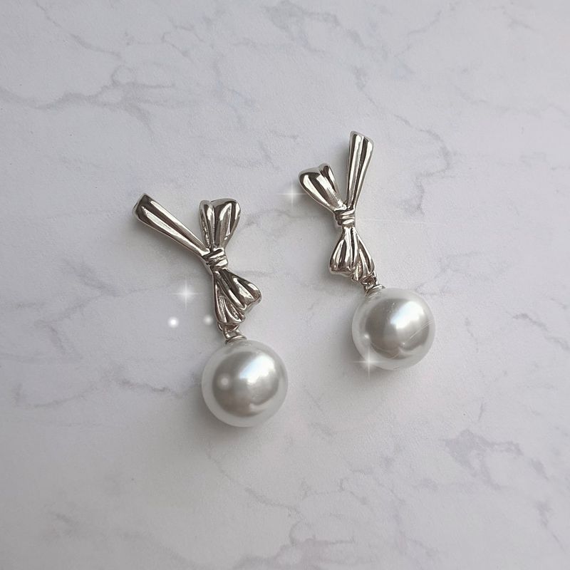 [Red Velvet Seulgi, KISS OF LIFE Belle Piercing] Dalia Ribbon and Pearl Piercing - Silver Color