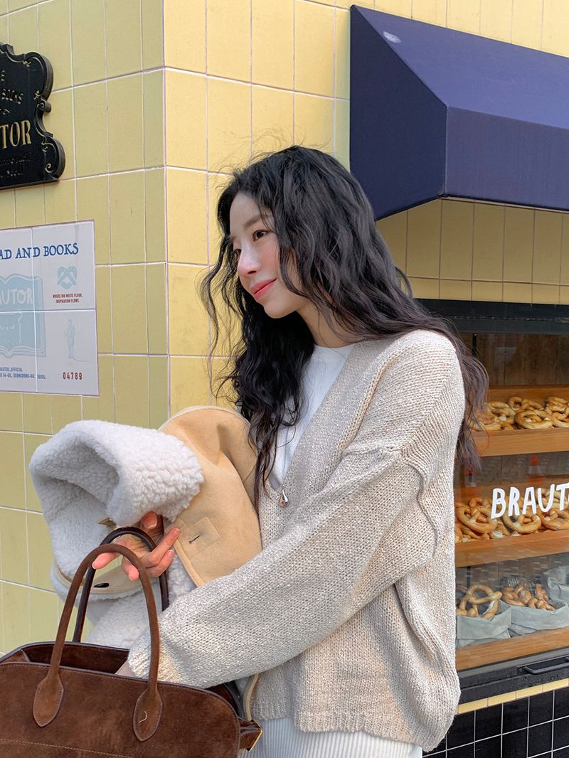 [MADE] Rieze Deep V Knit