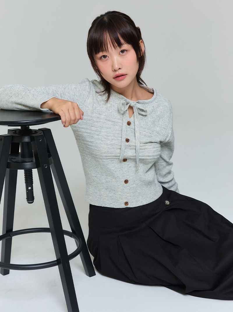 ADORE BELLE(アドールベル)の「RIBBON BUTTON SILM KNIT - GRAY(Tops)」