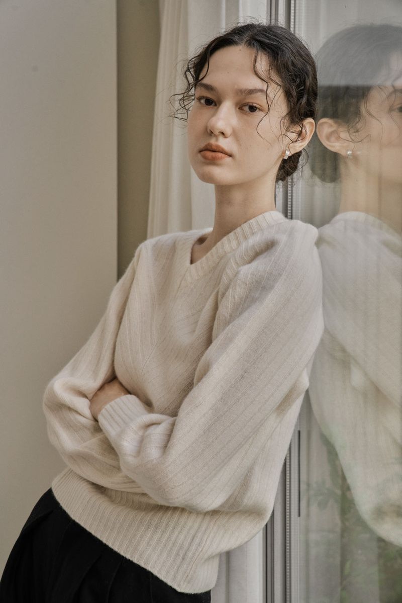 RIBBED V-KNIT TOP_IVORY