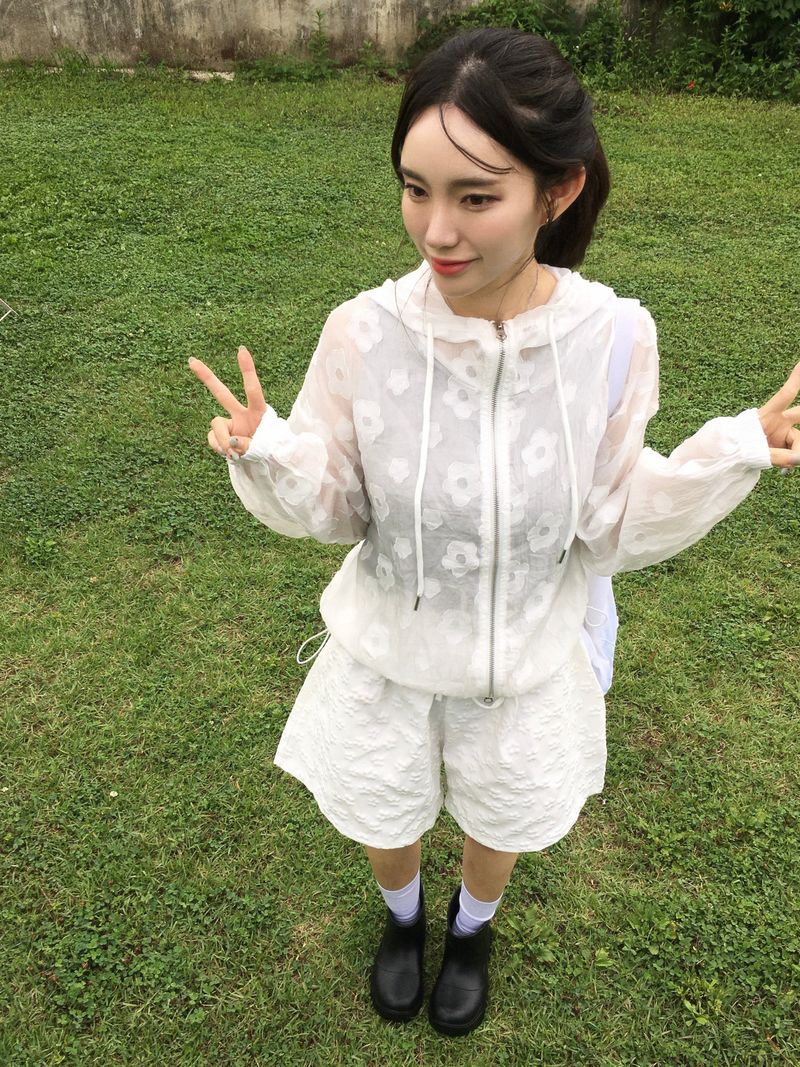 Zan Flower Embossed Short Pants (5c)