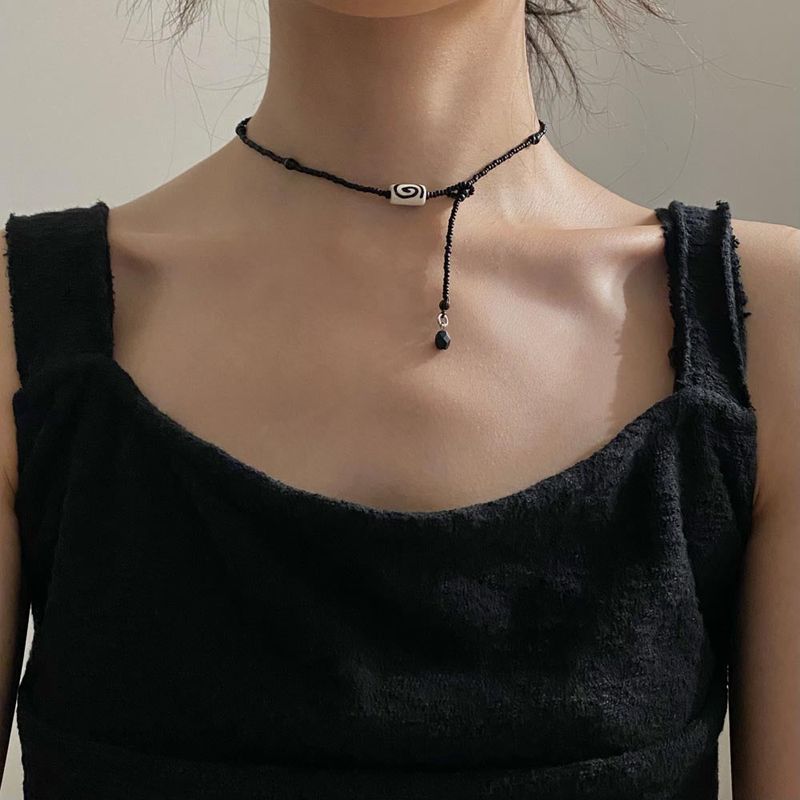 Spiral necklace (black)
