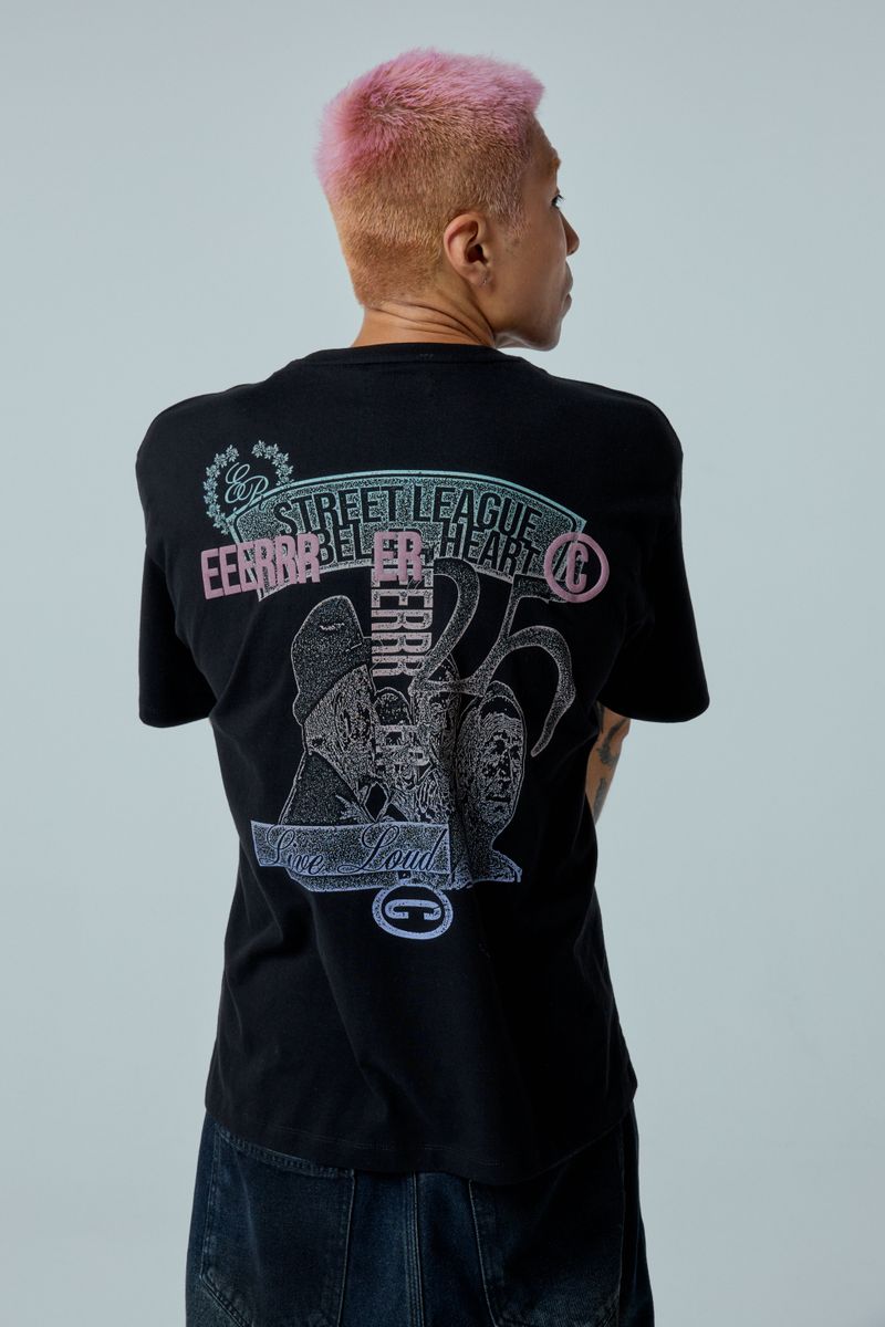ER(EEERRR)（イーアール）の「ストリートリーグ グラデーションアートワーク ロゴ オーバークロップフィット Tシャツ (ブラック)（トップス）」