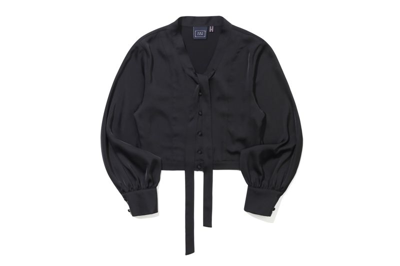 BELL SLEEVE TIE BLOUSE